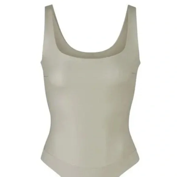 SKIMS Scoop Neck Faux Leather Beige Bodysuit in Cement - Picture 2 of 4
